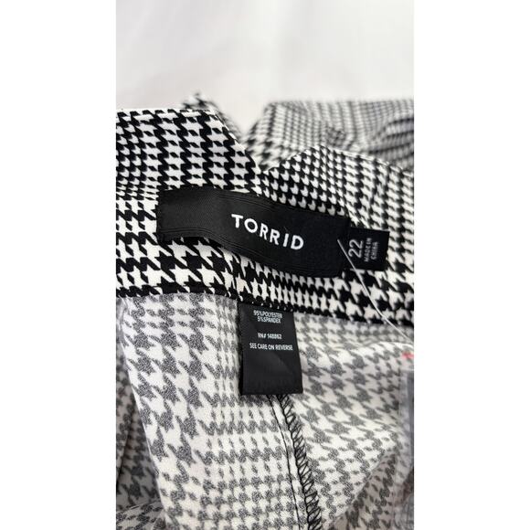 Torrid Wide Leg Studio Crepe Shorts Glen Plaid Black White Womens Size 22 New - Picture 11 of 11